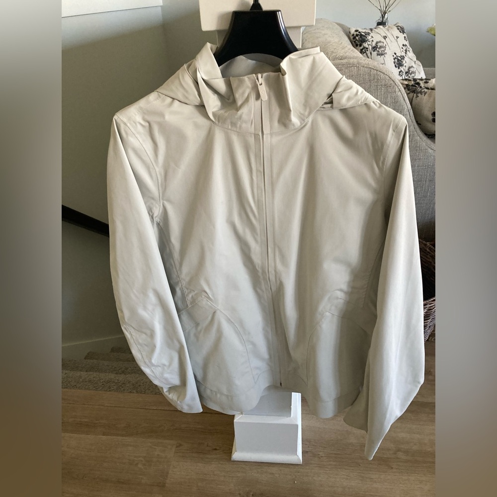 Lululemon nylon jacket coat with polyester lining Size 10